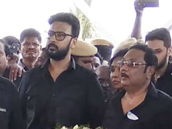 விலகவே விலகாது 