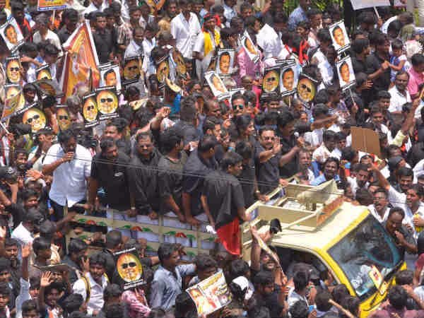 தினகரன் பாணி அரசியல்