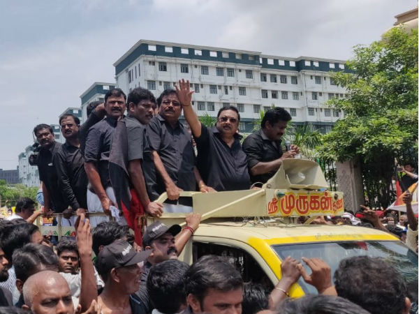 நேற்று சென்னை வந்தார் 