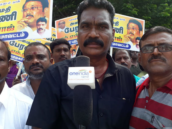 MK Alagiri supporters shouting slogans to praise him 