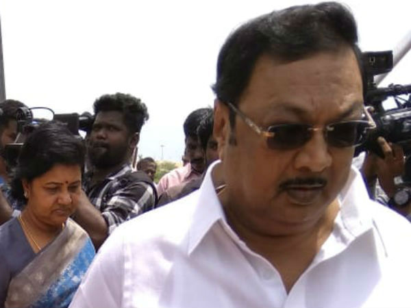 போலீஸ் அனுமதி பிரச்சனை 