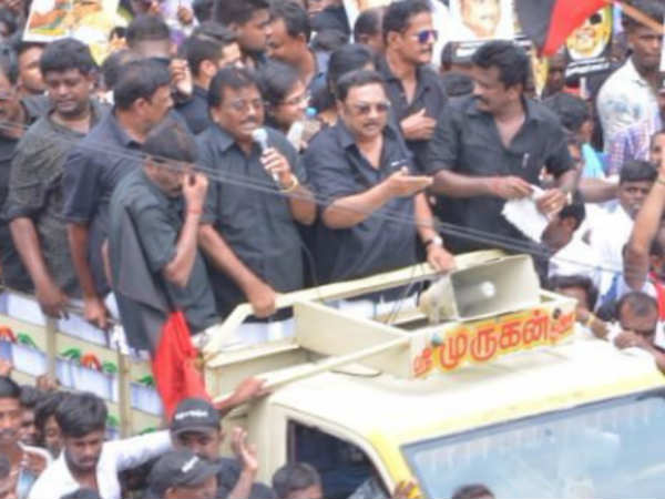  நடத்தி காட்டினார்