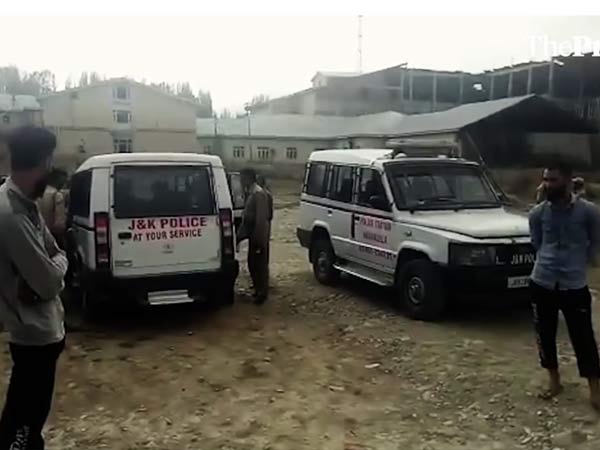 பெண் குழந்தை மீது பாசம் 