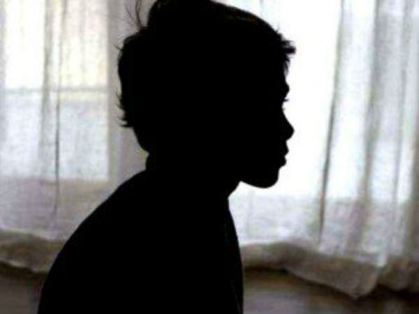 நெருங்கி பழகினார் 