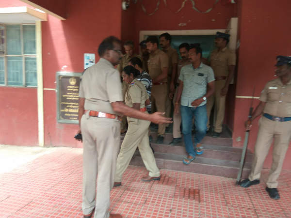 சாது போல் காட்சி 