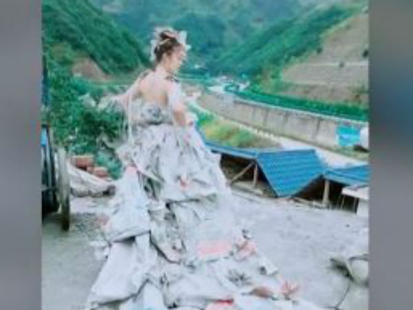 ஓடி ஓடி உழைத்த லீலி ஓடி ஓடி உழைத்த லீலி