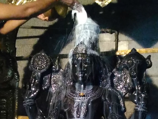 Purattasi EKadesi and Tiruvonam abishekam at Sri dhanvantri peedam