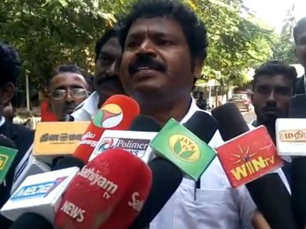 கைது செய்ய வேண்டும் 