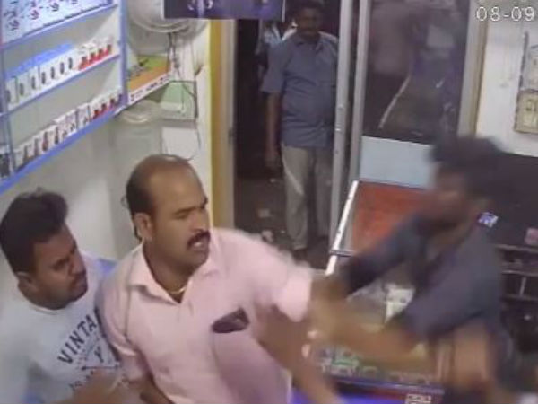 சரமாரி தாக்குதல் 