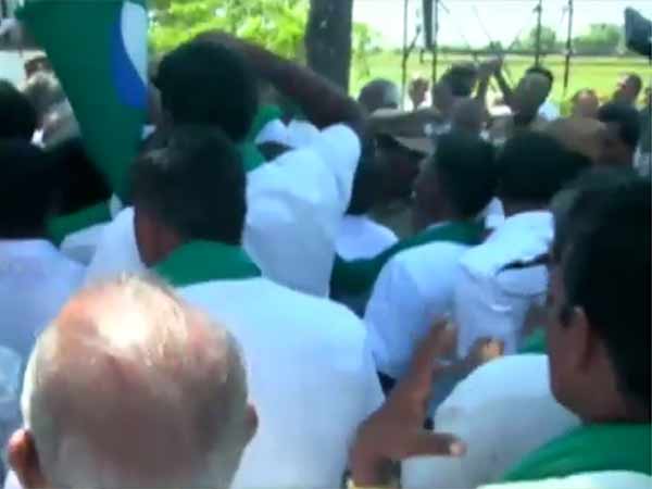 Farmers rally put on hold by police near Tanjore Farmers rally put on hold by police near Tanjore