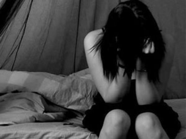  பெண்ணின் வயது 18