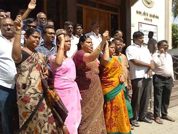 Hindu charitable department employees protest against H.Raja 