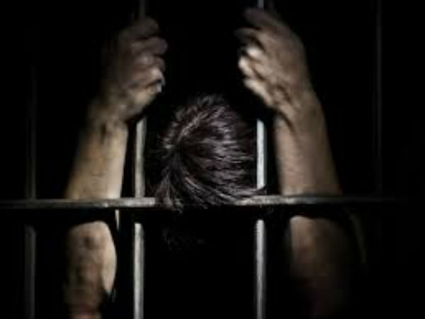 Tiruppur Court gives judgement for 2 who attacks lady police Tiruppur Court gives judgement for 2 who attacks lady police