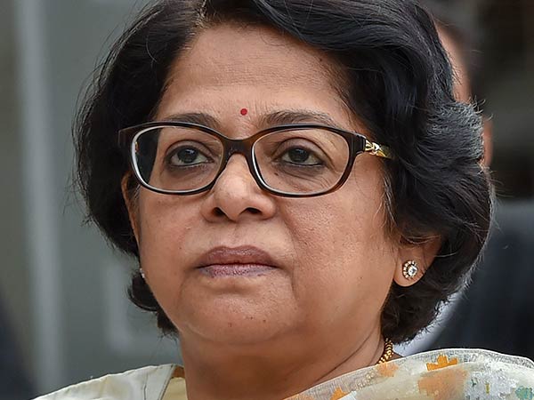 முரண்பட்ட பெண் நீதிபதி முரண்பட்ட பெண் நீதிபதி