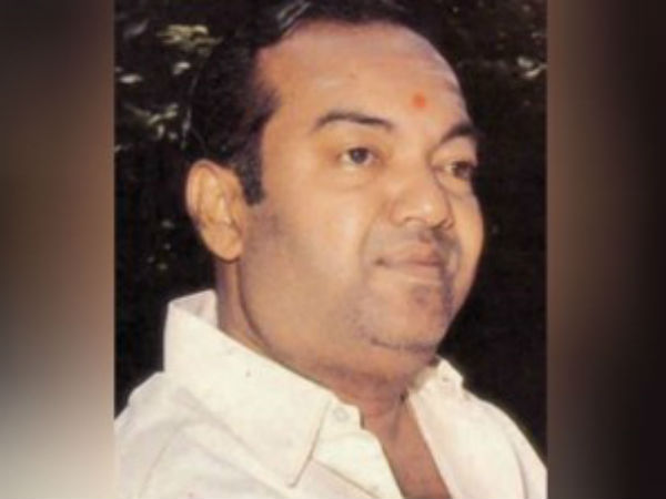 காரில் புறப்பட்டார் 