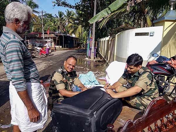 யாரென்றே கூறவில்லை யாரென்றே கூறவில்லை