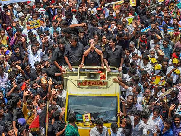 Alagiris failed attempt to stage coup in DMK