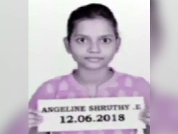 பொறியியல் படிப்பில் சேர்ந்தார் 