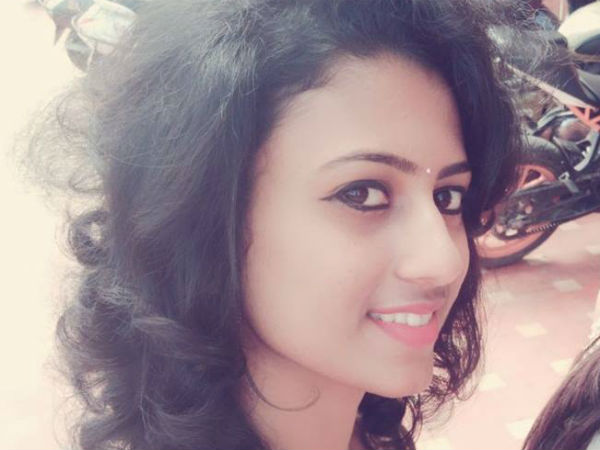 அழகு நிலையம் சென்ற மாணவி 