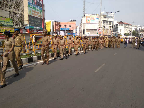 போலீஸ் பாதுகாப்பு 