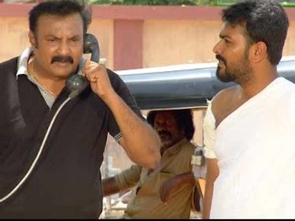 பீரோவுக்குள் உமா பீரோவுக்குள் உமா