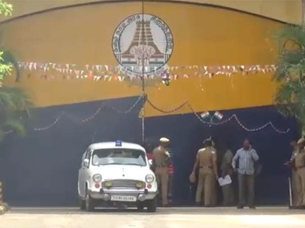 சிறை சொகுசு வாசம் 