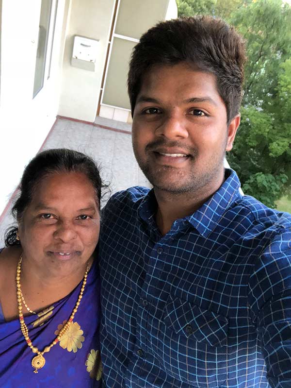  Reader sends his selfie with his mom