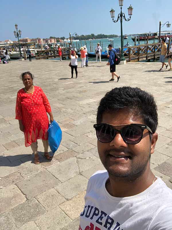  Reader sends his selfie with his mom