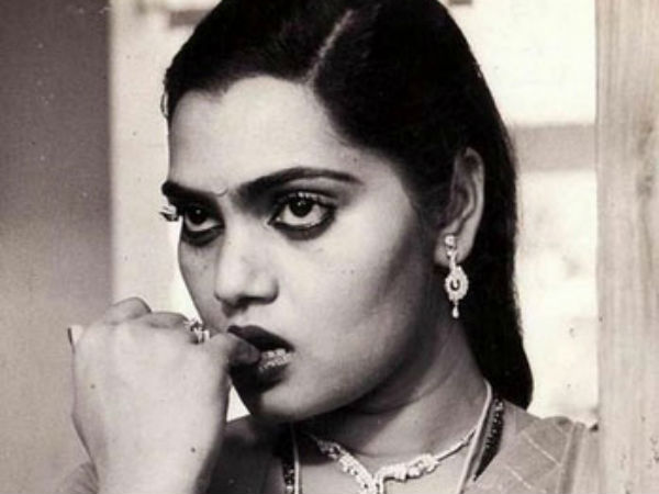 தாடிக்காரர் பிடியில் சில்க் 