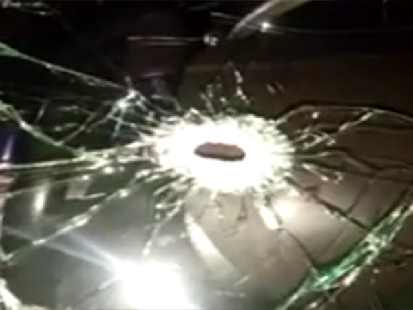  காரில் நண்பர்கள்