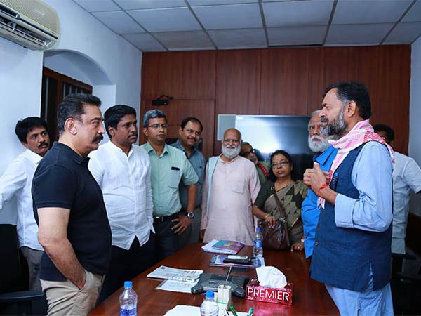 கைது செய்யப்பட்டார் கைது செய்யப்பட்டார்