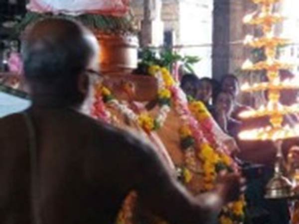 ரோபோக்கள் போல் 