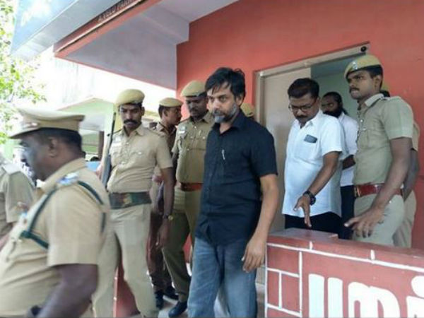 மருத்துவமனையில் அனுமதி 