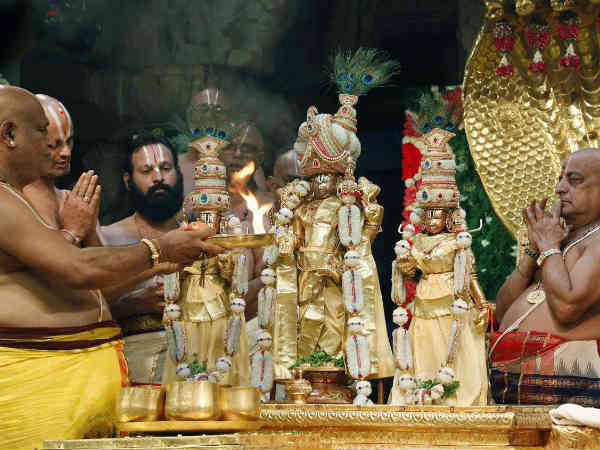 கருட வாகன சேவை 
