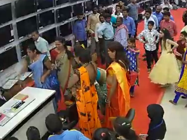 கைகளை தட்டி பணம் 