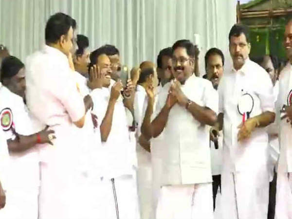 டிடிவி தினகரன் மீட்டிங் 