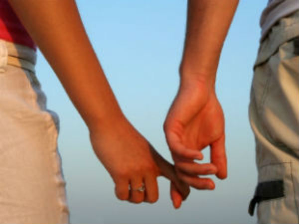 கணவரின் நண்பருடன் ஓட்டம் 