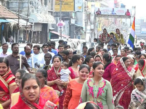 உறுதியான பெண்கள் உறுதியான பெண்கள்