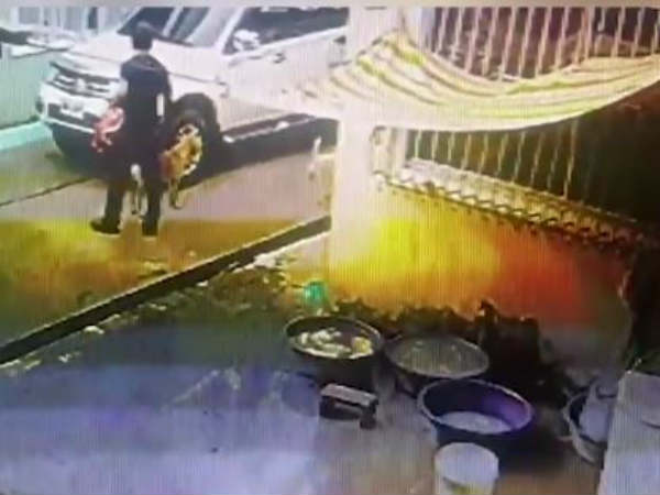 டிவிடி விற்பவர்கள் 