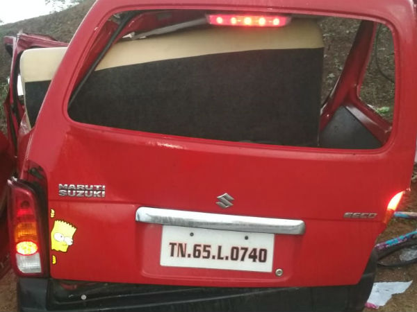 Car-Bus accident kills 3 people near Ramanathapuram 