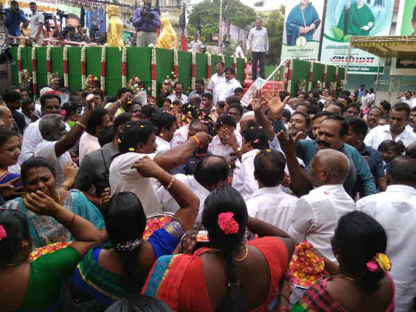 கோலாகலம் 