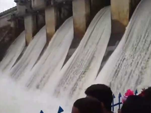 ஆற்றில் விழுந்த சிறுவன் 