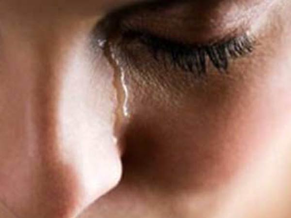 கண்கலங்கி விட்டனர் 