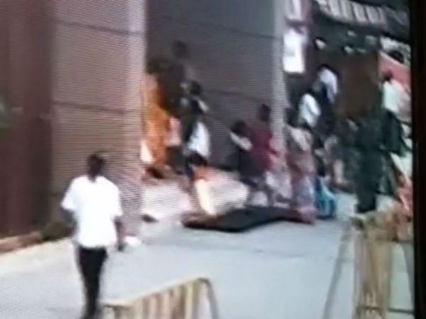 பெண் கடத்தும் காட்சி 