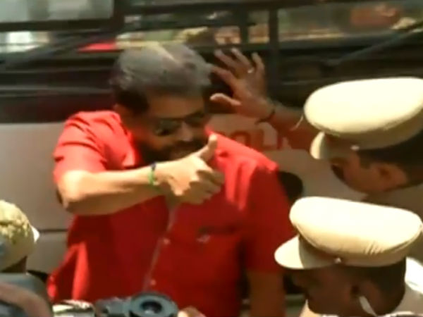 நீதிமன்றத்தில் ஆஜர் 