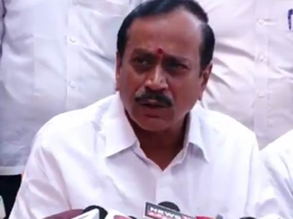 கிண்டல் செய்யும் நெட்டிசன்கள் 