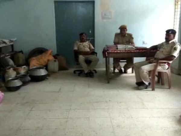 அனுமதிக்கப்பட்டனர் 