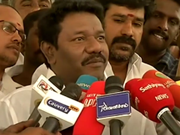 ஓபிஎஸ், ஈபிஎஸ் மீது.. 