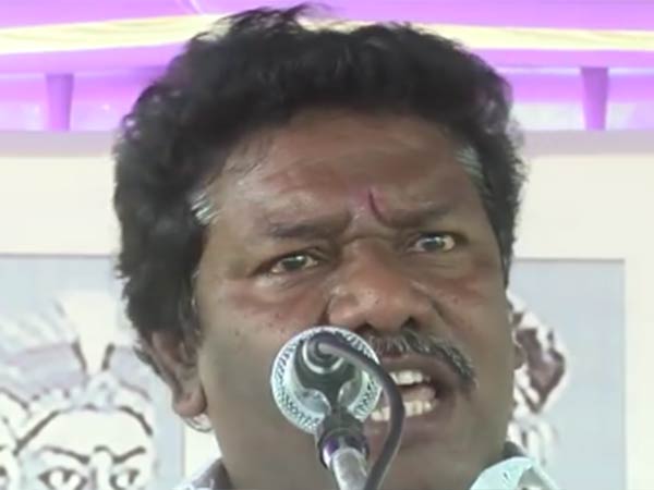 கருணாஸை வைத்து அரசியல் 