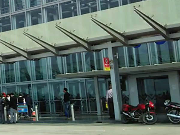  புகார் அளித்தார் 